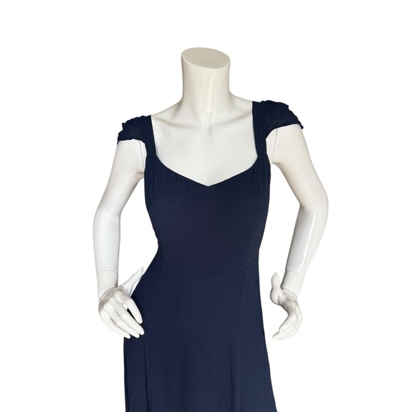 REFORMATION maxi Dress in Navy size 4 with adjustable trap belt 100% viscose - Picture 4 of 11